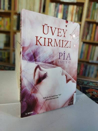 Pia-Üvey Kırmızı